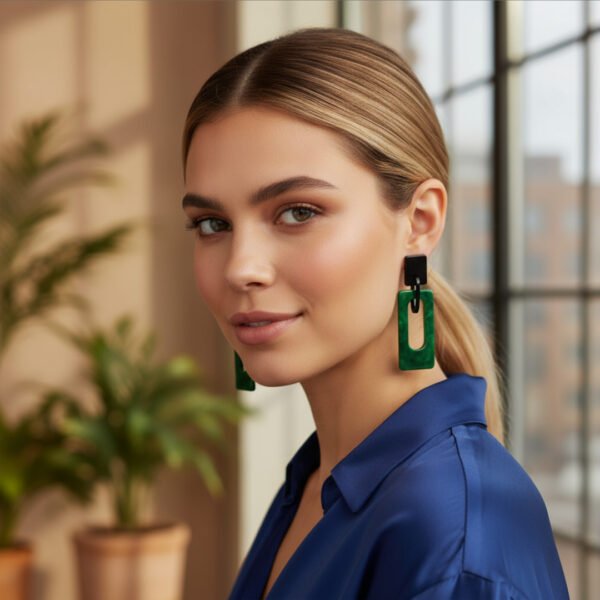 Acrylic hollow earrings - Image 3